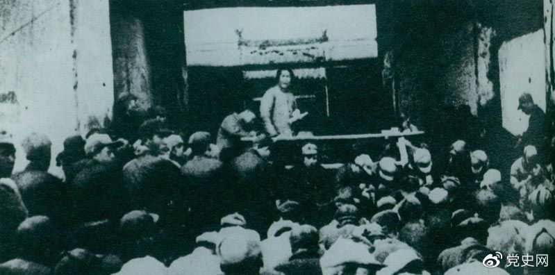 1935年12月27日，毛澤東在陜北瓦窯堡黨的活動(dòng)分子會(huì)議上作《論反對(duì)日本帝國(guó)主義的策略》報(bào)告。